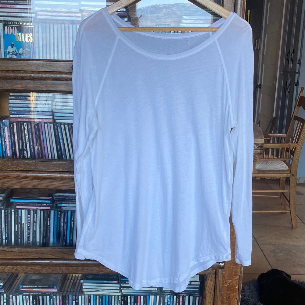 LULULEMON Boat-Neck Bright White Thin Teeshirt Rounded Hem Size 12